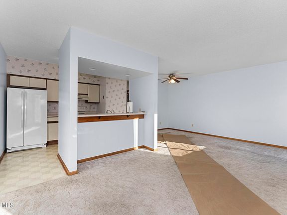 4th image of 1976 Curry Road # A102