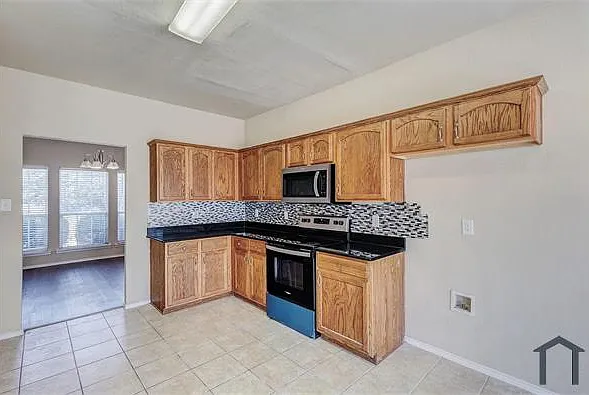 4 bed, 2340 sqft, $3,519 — Photo 4