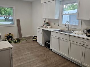 9096 Island Dr, Algonac, MI