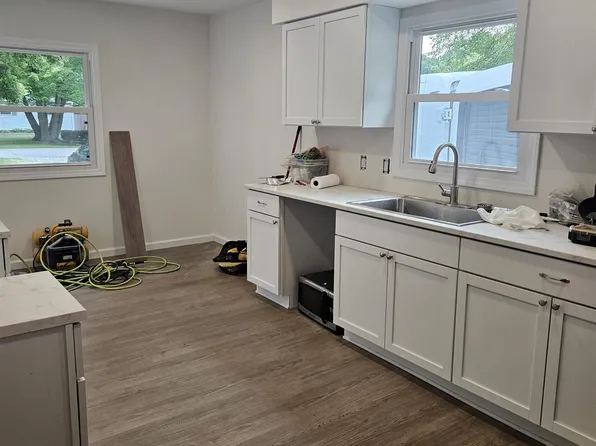 9096 Island Dr, Algonac, MI 48001