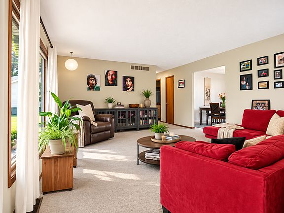 4th image of 319 N Bone Dr