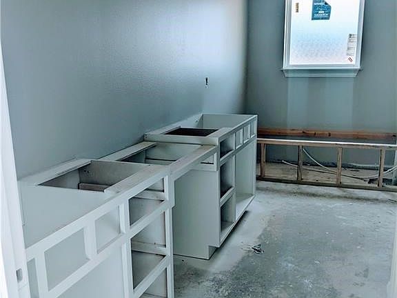5th image of 112 Eastin Cir