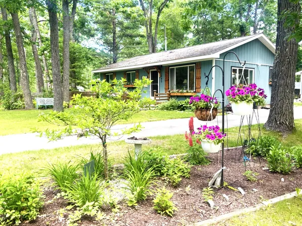 2885 Pine St, Lewiston, MI 49756