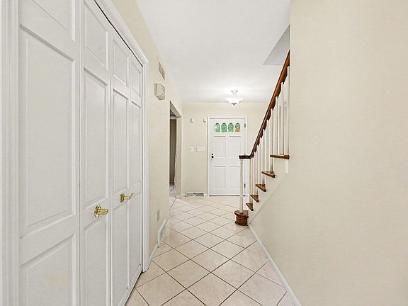 3rd image of 1337 Badgley Rd