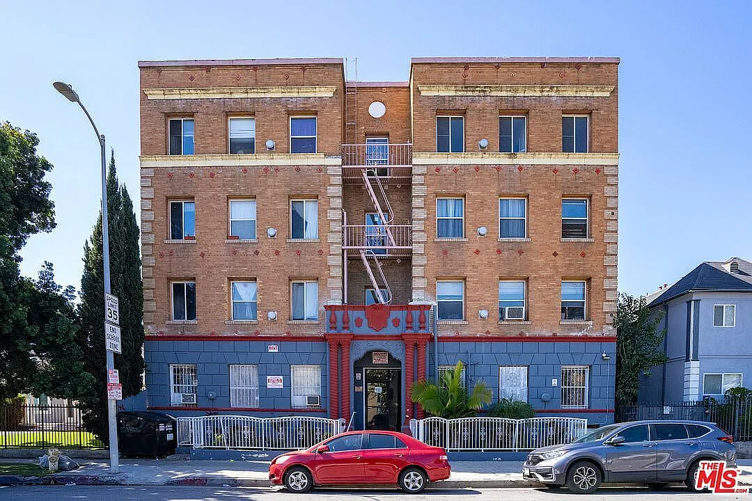 1 bed, 1.0 bath, 750 sqft, $2,289 — Photo 1