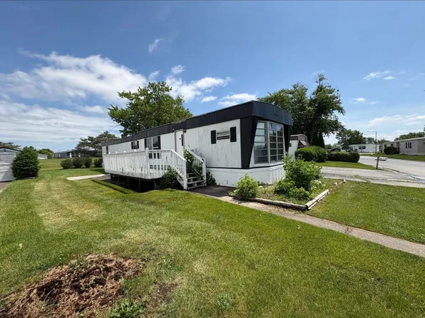 9 Meadowlark Ln #9MEAD, Beecher, IL 60401