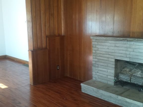 3rd image of 21 Woodward Ct