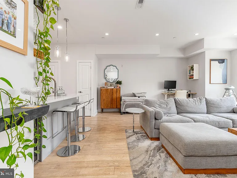 1733 Carpenter St #D — Photo 9