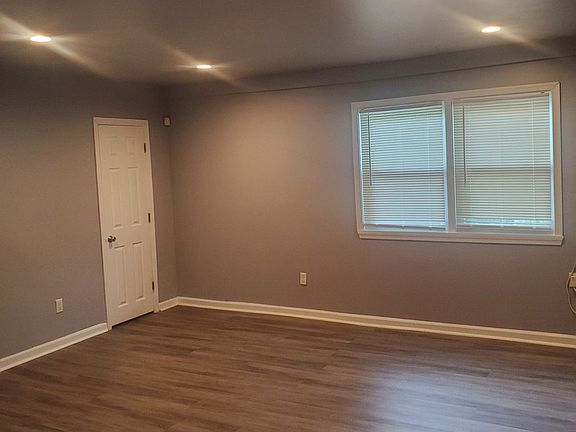 4th image of 567 Allengrove St Floor 2