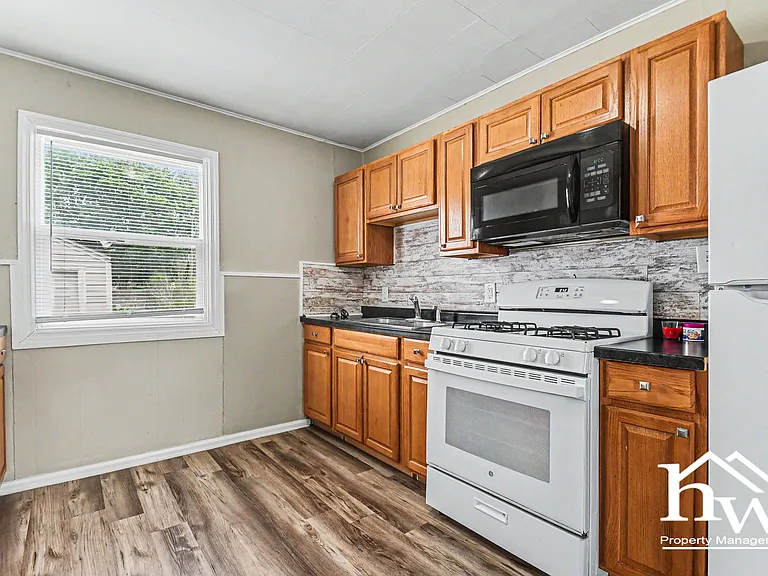 164 S Gladstone Ave — Photo 4