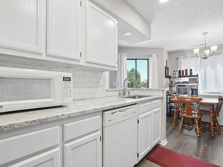 2196 Hedgerow Rd #G — Photo 5