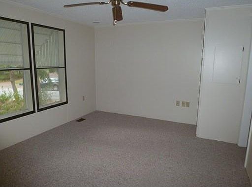 5th image of 4 Sarah Ln
