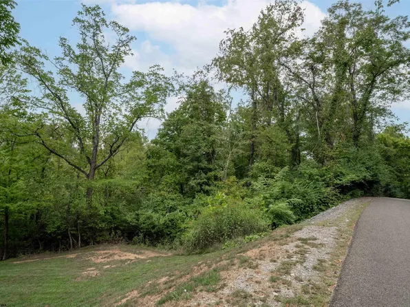 3 Westgate Dr, Morgantown, WV 26508