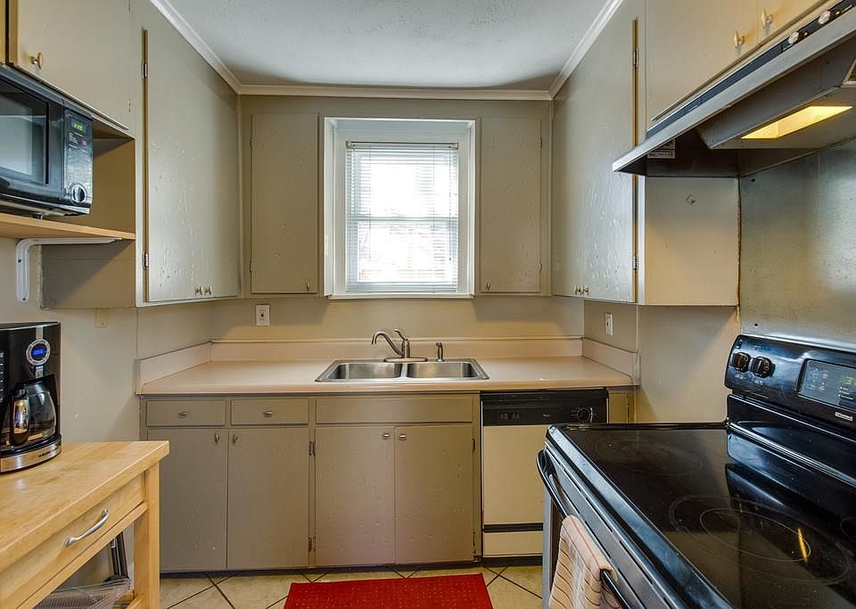 2nd image of 209 38th Ave N