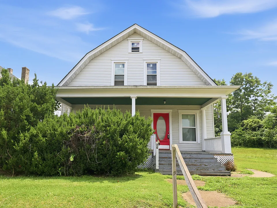 30-32 Lagonda Ave #30