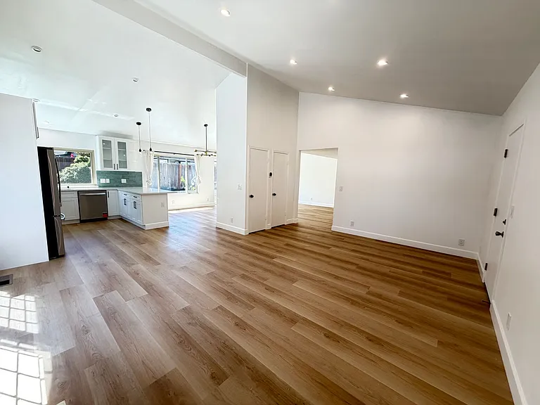 9887 Broadmoor Dr — Photo 13