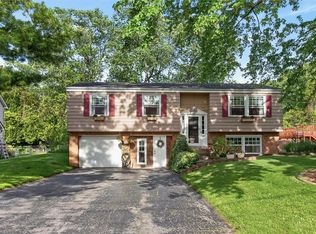 402 Picturesque Dr, Rochester, NY 14616