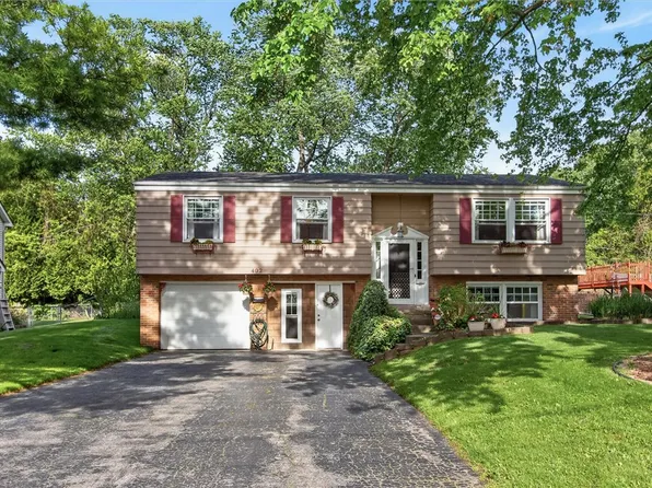 402 Picturesque Dr, Rochester, NY 14616