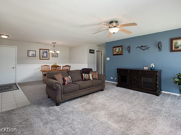 3rd image of 2S409 Emerald Green Dr Unit D