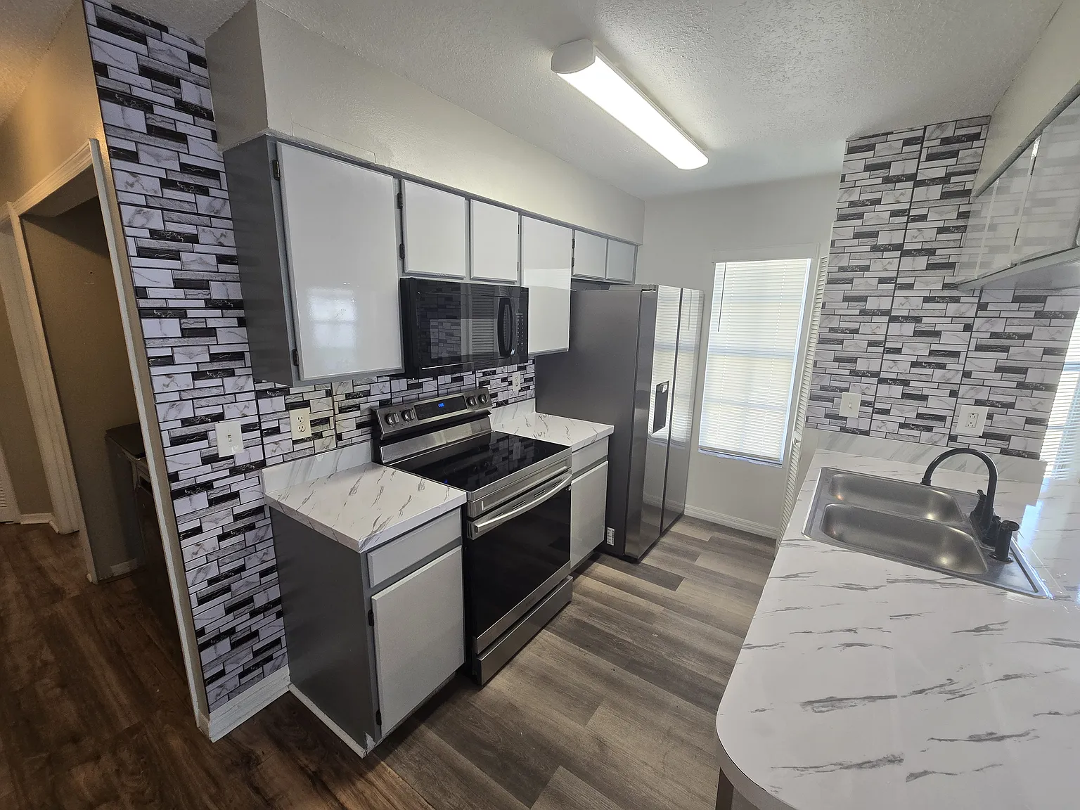3 bed, 1350 sqft, $1,700 — Photo 4