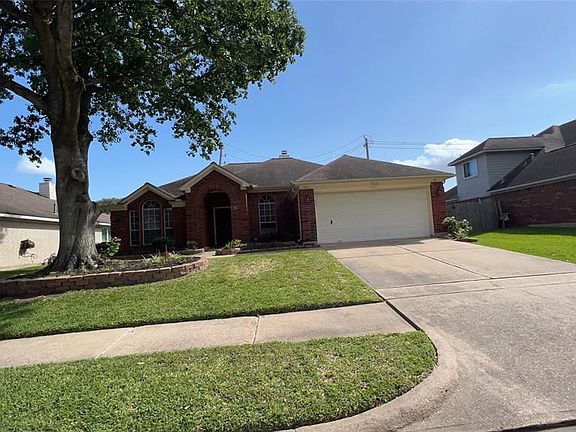 2nd image of 1805 Oak Hollow Dr W