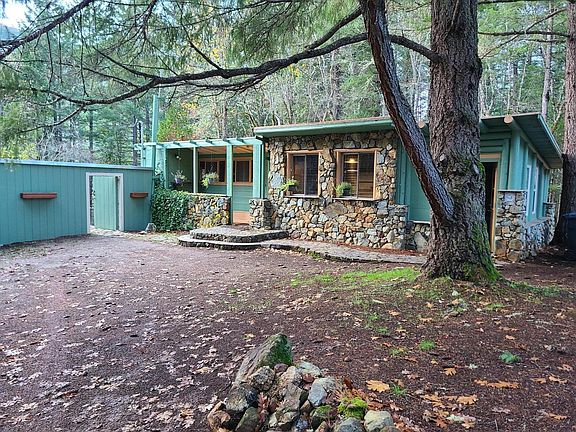 2nd image of 2832 Winona Rd