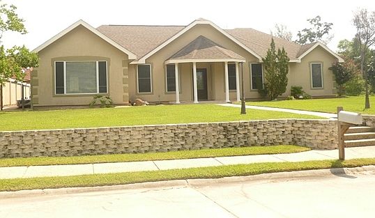 1st image of 20231 Belle Vue Cir