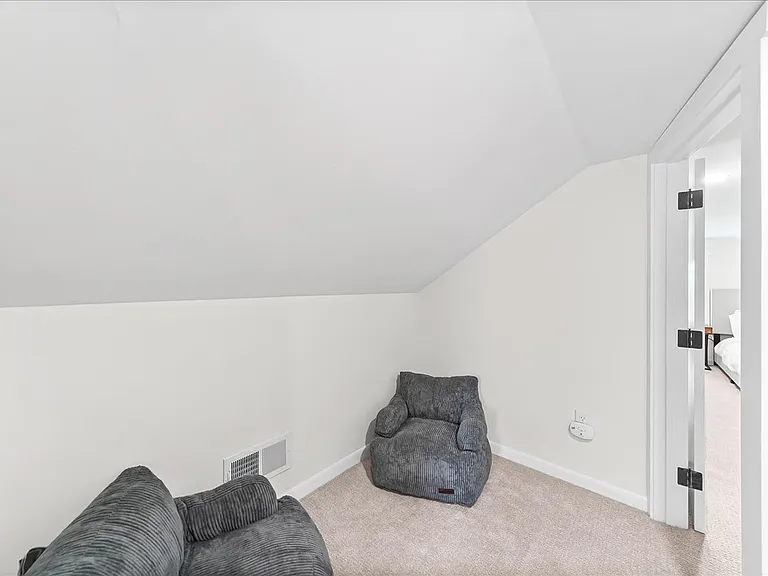 8 Stanton Ave — Photo 23