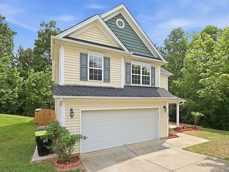 720 Pyracantha Dr — Photo 2