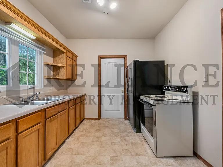 1405 S Ida St — Photo 4