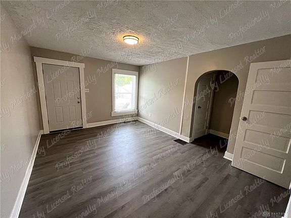 4th image of 216 Klee Ave