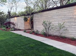 711 Timber Ln, Lake Forest, IL 60045