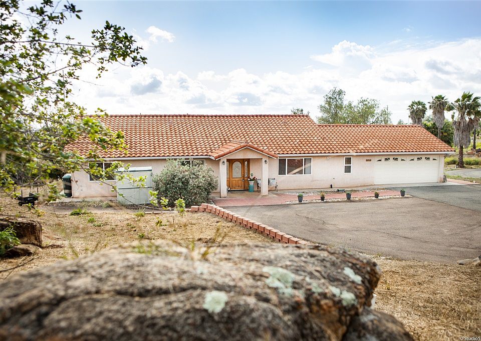 1st image of 12685 Avenida Annalie