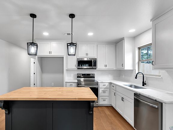 3rd image of 1011 Lorin Dr
