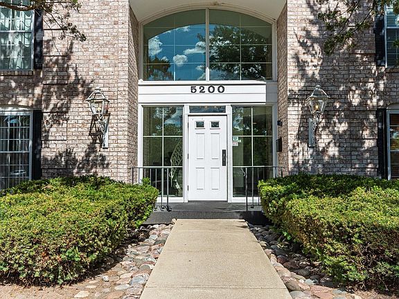 2nd image of 5200 Carriageway Dr APT 301