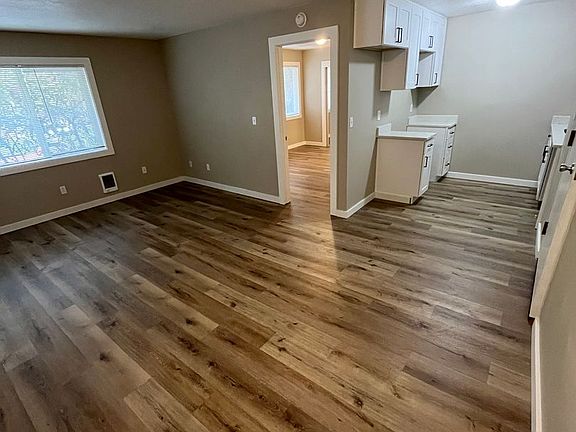 5th image of 2712 SE Yamhill St #5