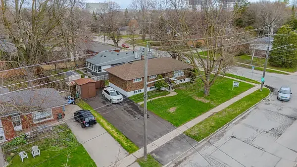 53 Nicklin Cres — Photo 24