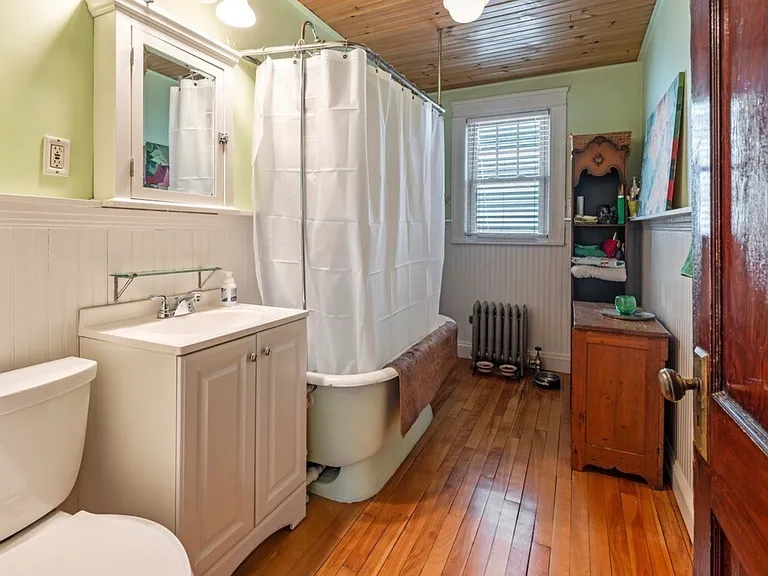 1066 Pleasant St #1 — Photo 11