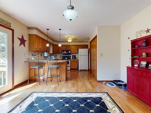 4th image of 1731 Meadow Woods Ct
