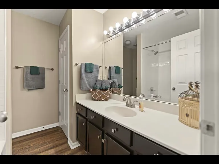 1409 Pleasant Ridge Dr — Photo 16