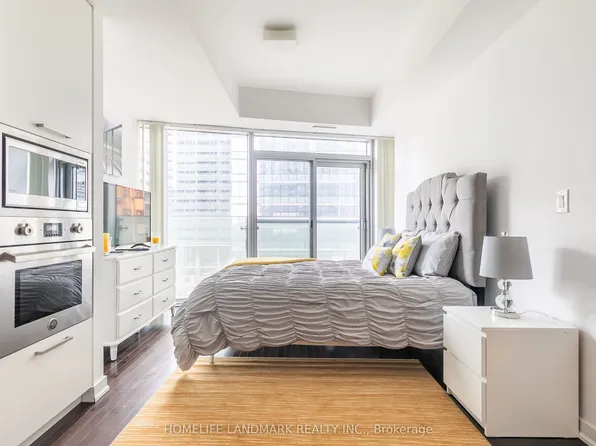 12 York St, Toronto, ON