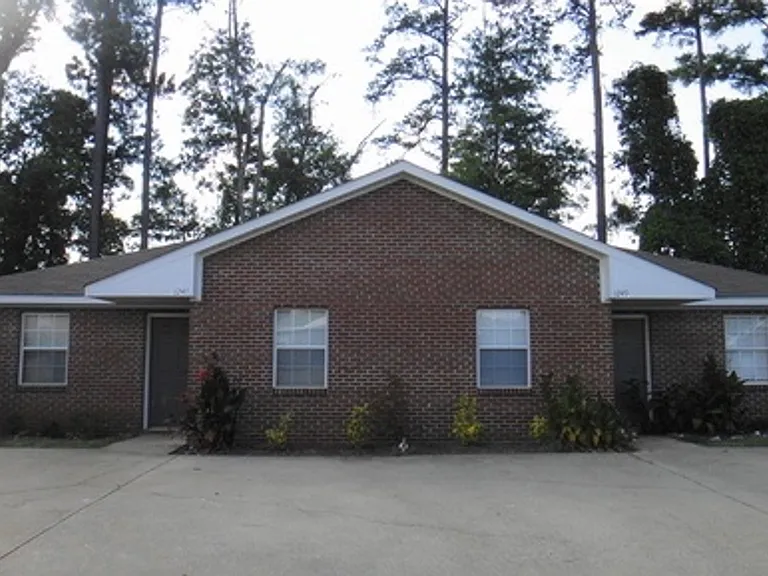 1287 Samantha Ct — Photo 1