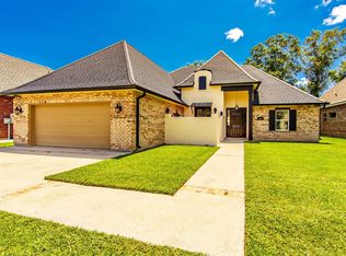 2890 Quiet Oak Pl, Schriever, LA 70395