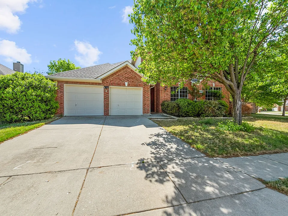 5241 Scenic Point Dr