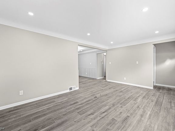 3rd image of 256 E 255th St