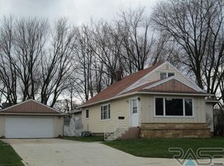 307 W Cedar St, Beresford, SD 57004