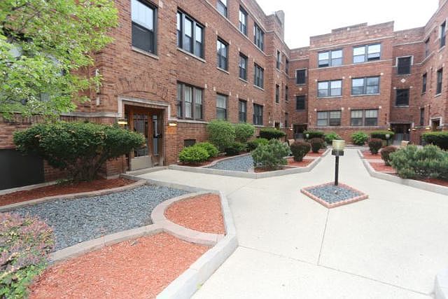 1st image of 630 W Cornelia Ave APT 3S