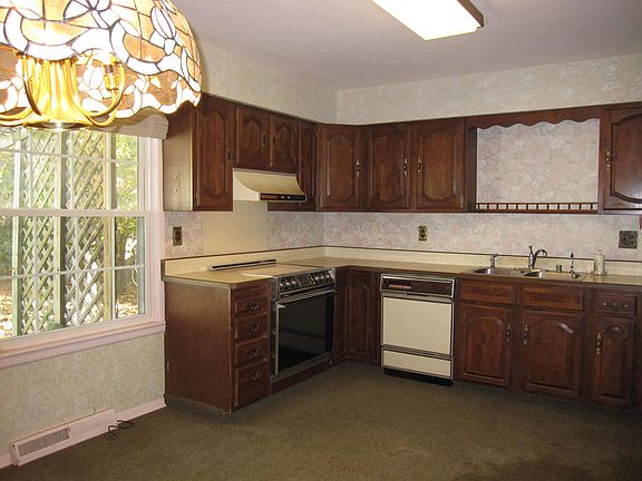 4th image of 6413 Browns Pkwy