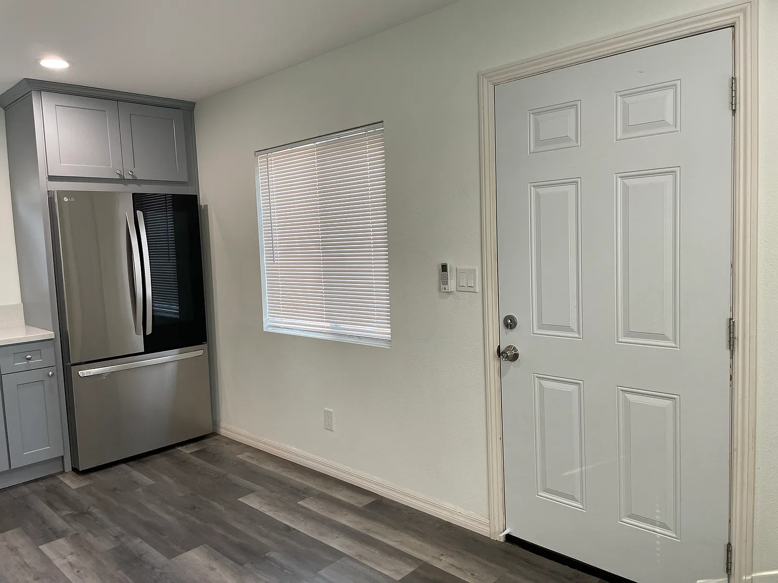 2 bed, 810 sqft, $2,400 — Photo 3