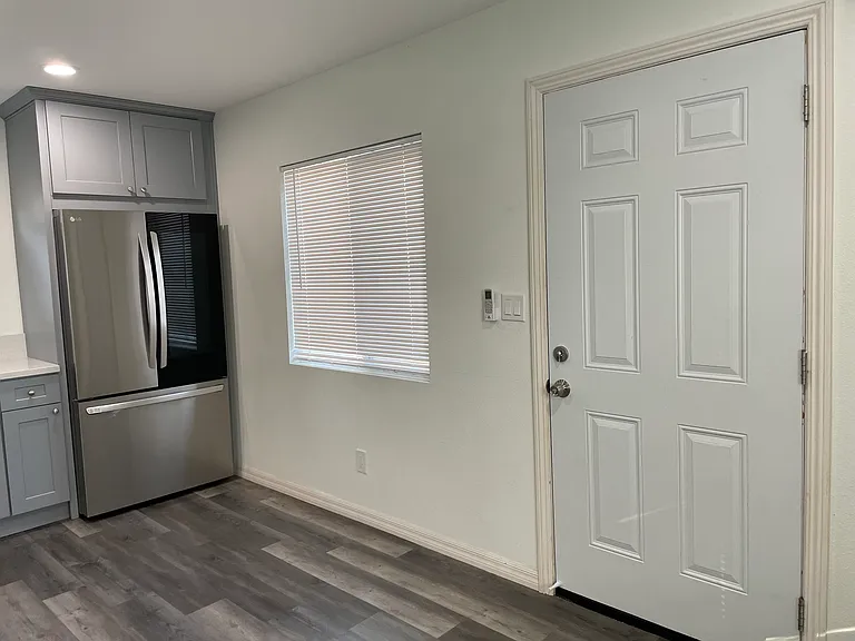 1214 Helix St — Photo 3
